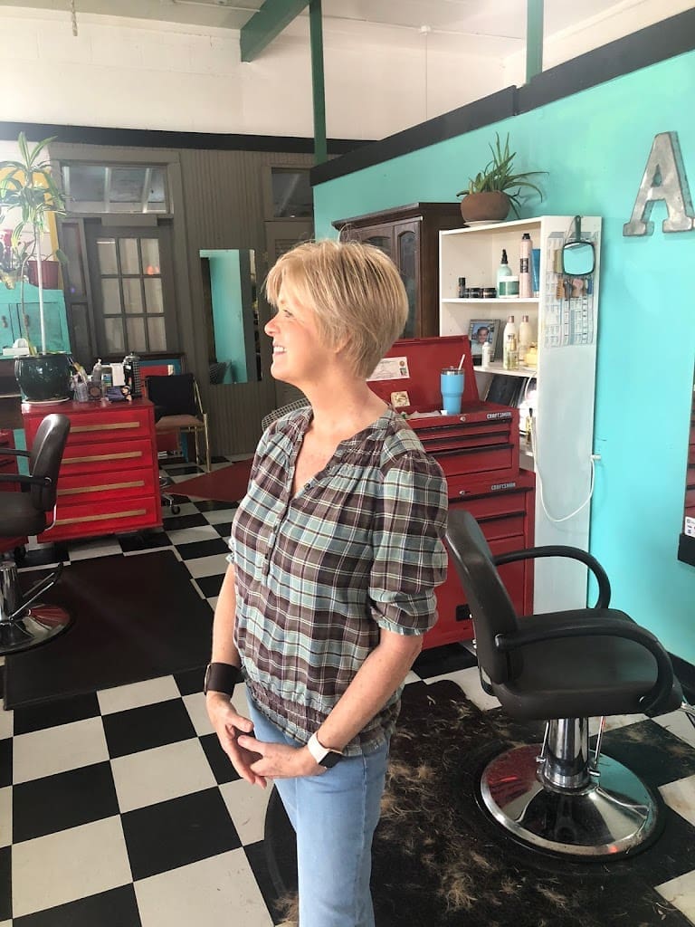 Amanda Parker hair and color specialist Hair Salon in Pensacola Florida
