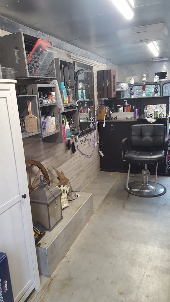 Andreas Mobile Salon Hair Salon in Milton Florida