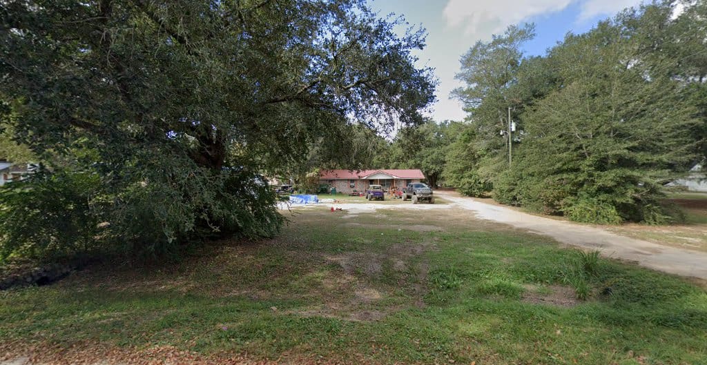 Busy Bee LLC Tree Service in Chipley Florida