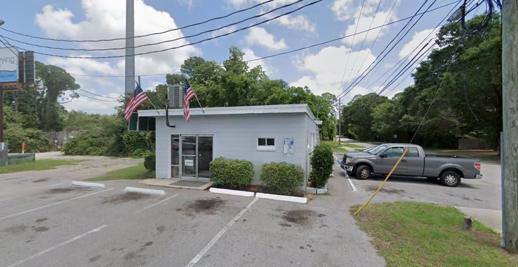 Coin Laundromat with WiFi Laundromat in Pensacola Florida