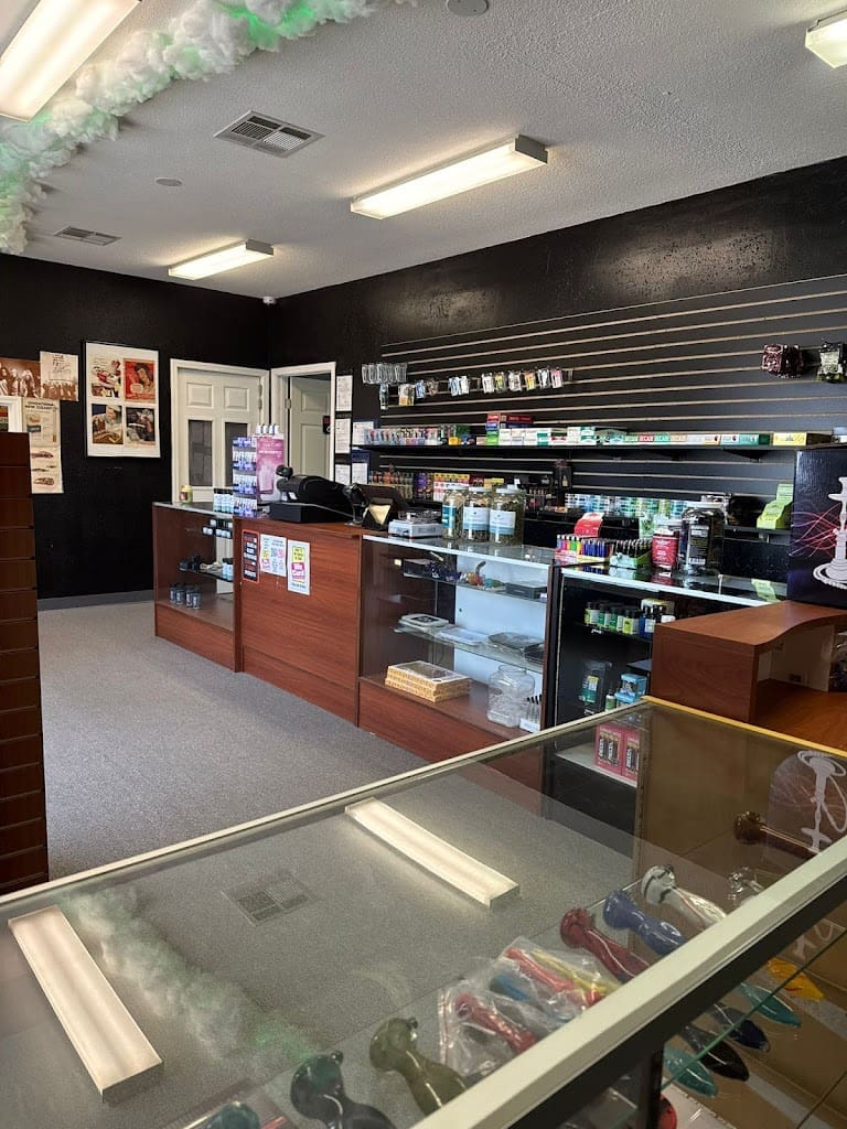 Emerald Smoke Shop CBD THCa Tobacco Cannabis More in Pensacola Florida Smoke Shop in Pensacola Florida