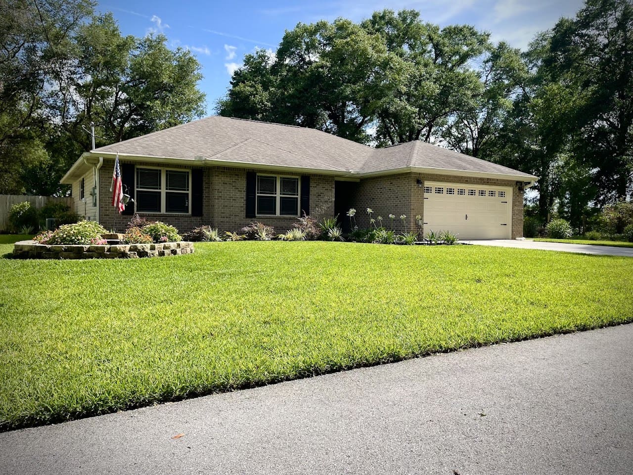 Frady Dogs Lawn Care Lawn Care Service in Niceville Florida