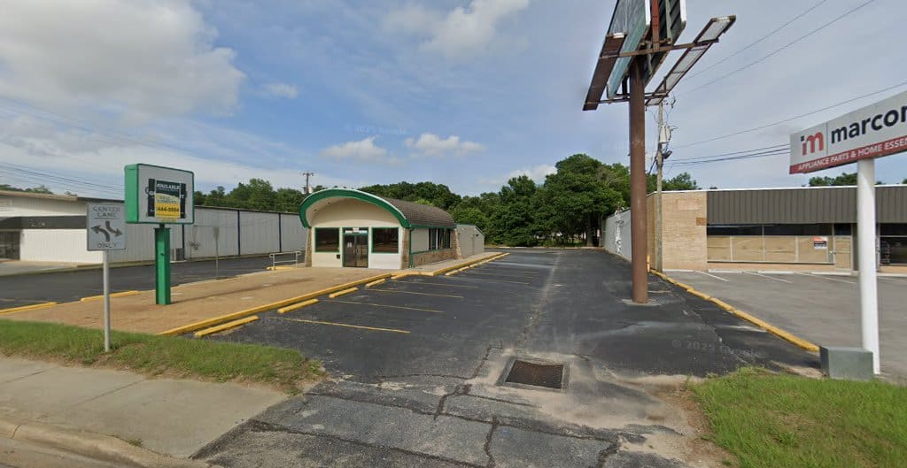 Greenlight Wholesalers llc Used Car Dealer in Pensacola Florida