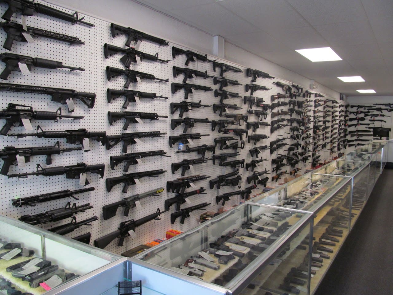 Jays Guns And Accessories IV Gun Shop in Panama City Florida