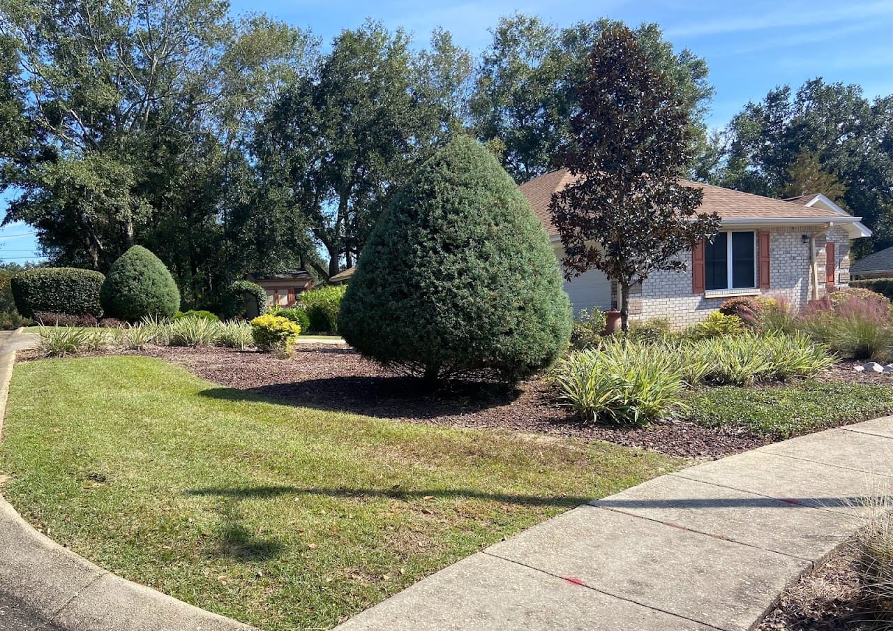 Ladybug Landscaping Landscaper in Pensacola Florida