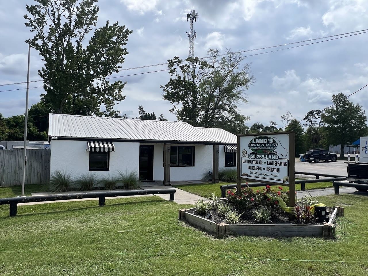 Lands Lawn and Pest Lawn Care Service in Panama City Florida