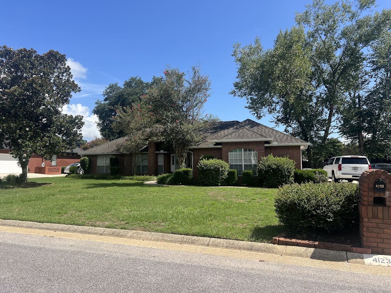 Lawn Legends Lawn Care Service in Milton Florida