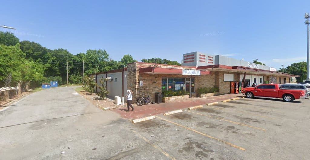 MRBUBBLES Laundromat in Goulding Florida