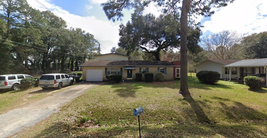 McDonald Lawn Care Lawn Care Service in Cantonment Florida