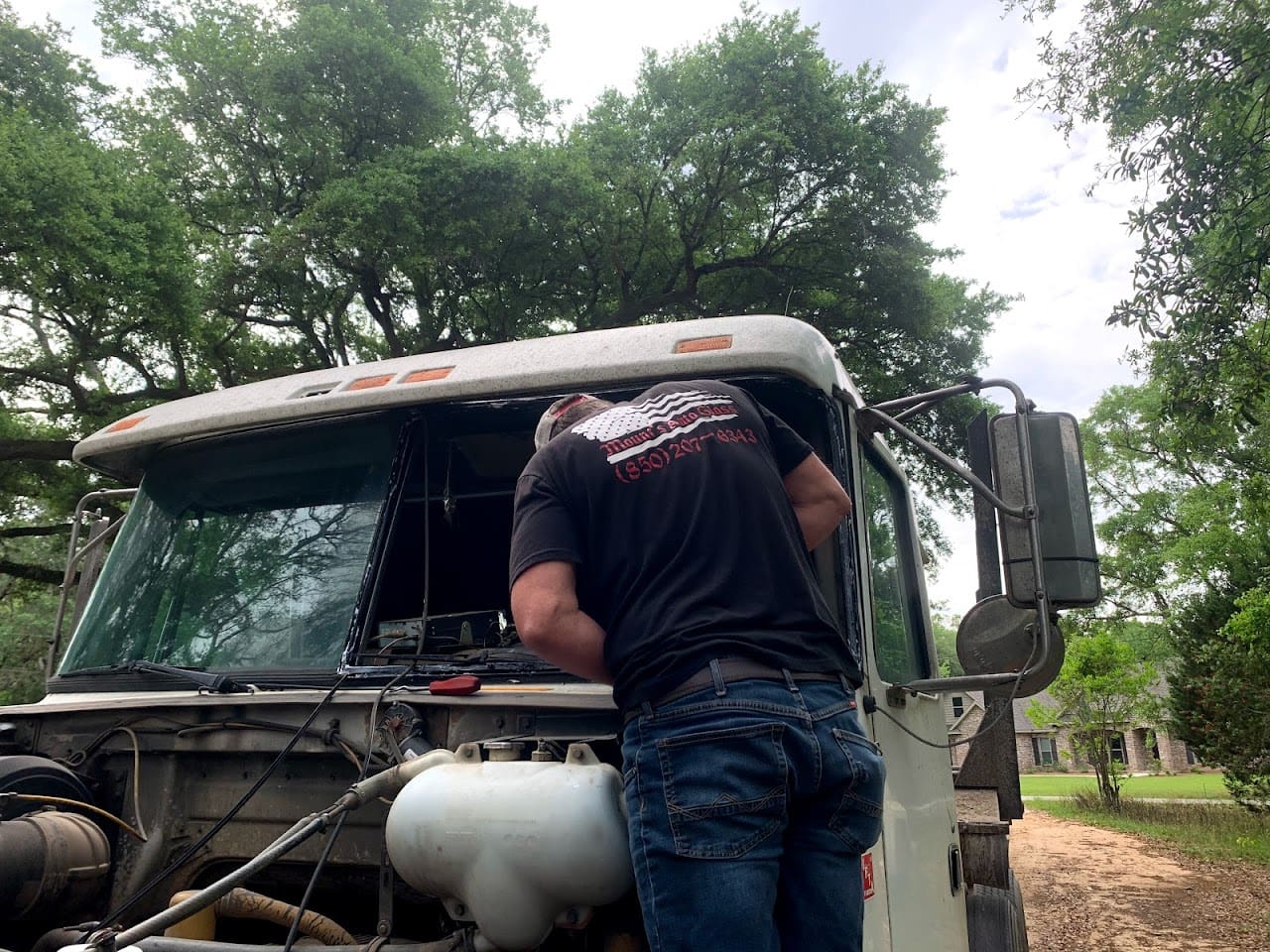 Mounts Auto Glass Auto Glass Shop in Pensacola Florida