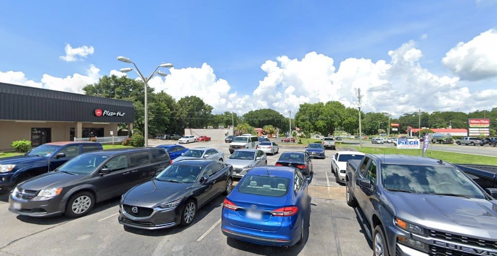 Oak Plaza Shopping Mall in Pace Florida