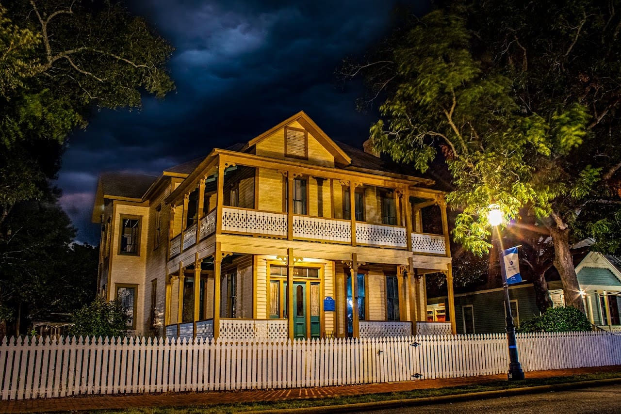Pensacola GhostsGhost Tours and Haunted Pub Crawls Attraction in Pensacola Florida