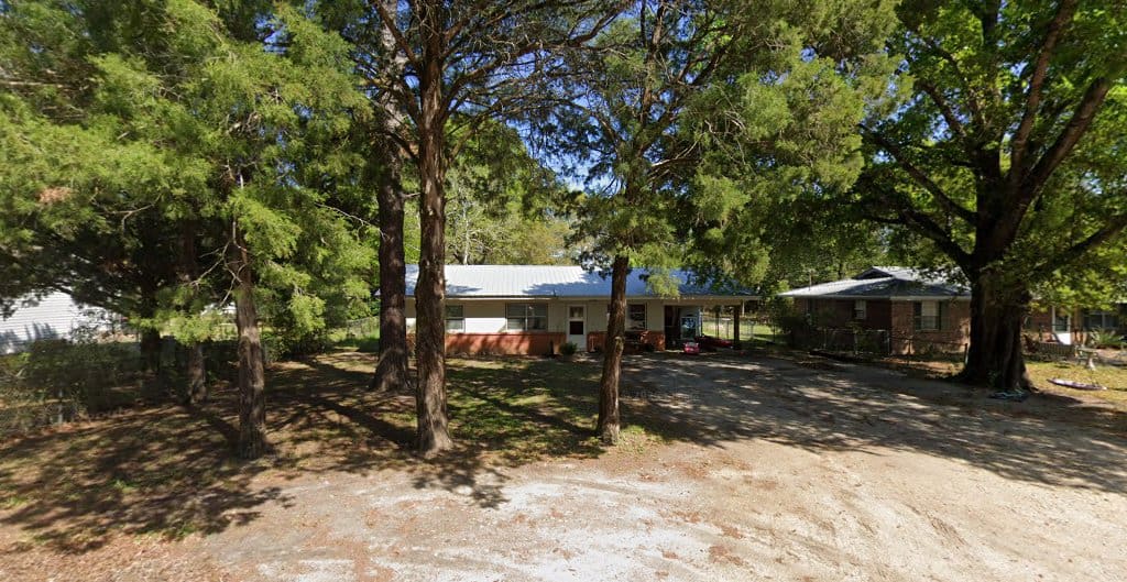 Platinum landscape and maintenance Lawn Care Service in Defuniak Springs Florida