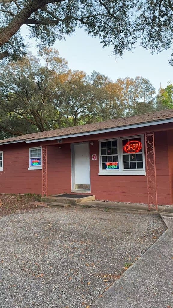 Pura Vida Massage Spa Massage Therapist in Pensacola Florida