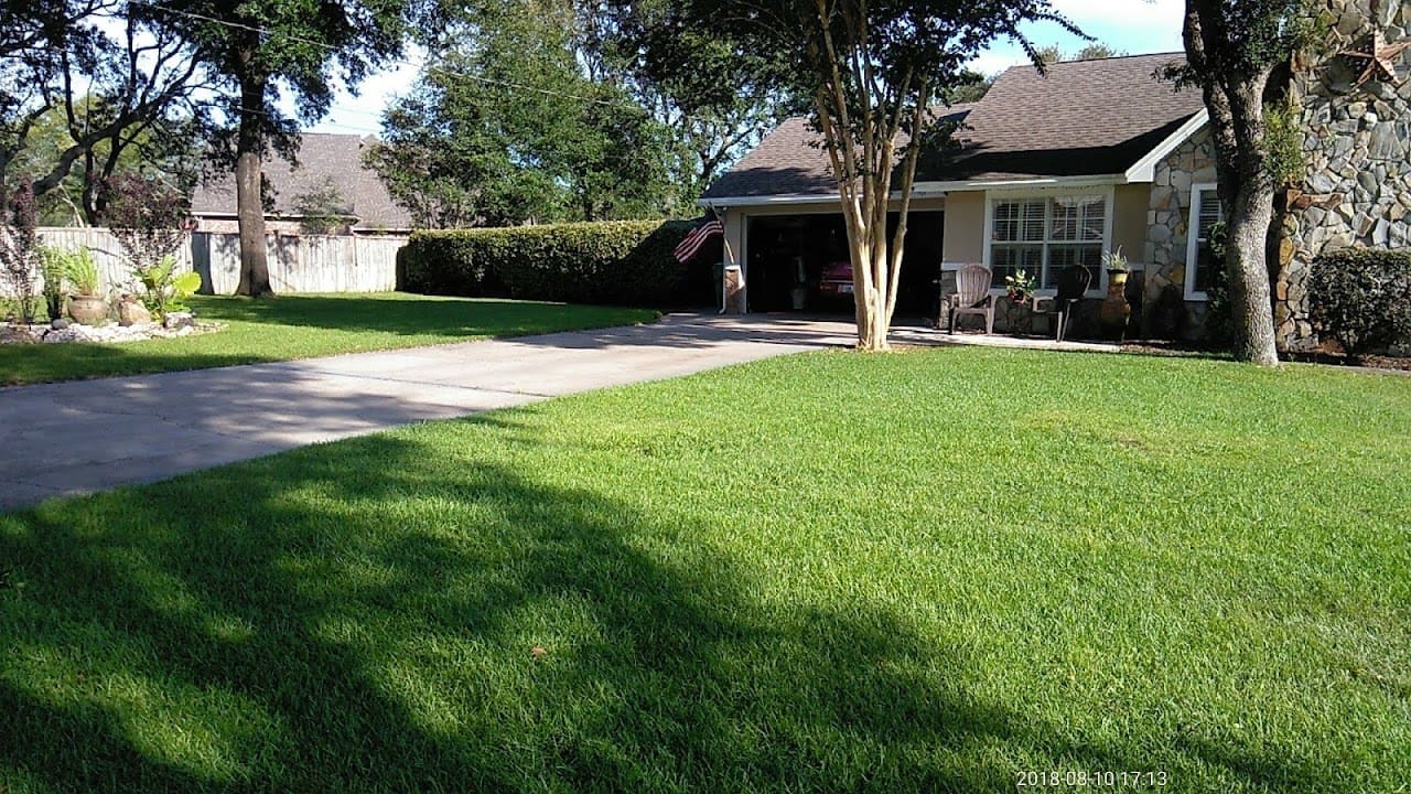Randys Lawn Maintenance Lawn Care Service in Navarre Florida
