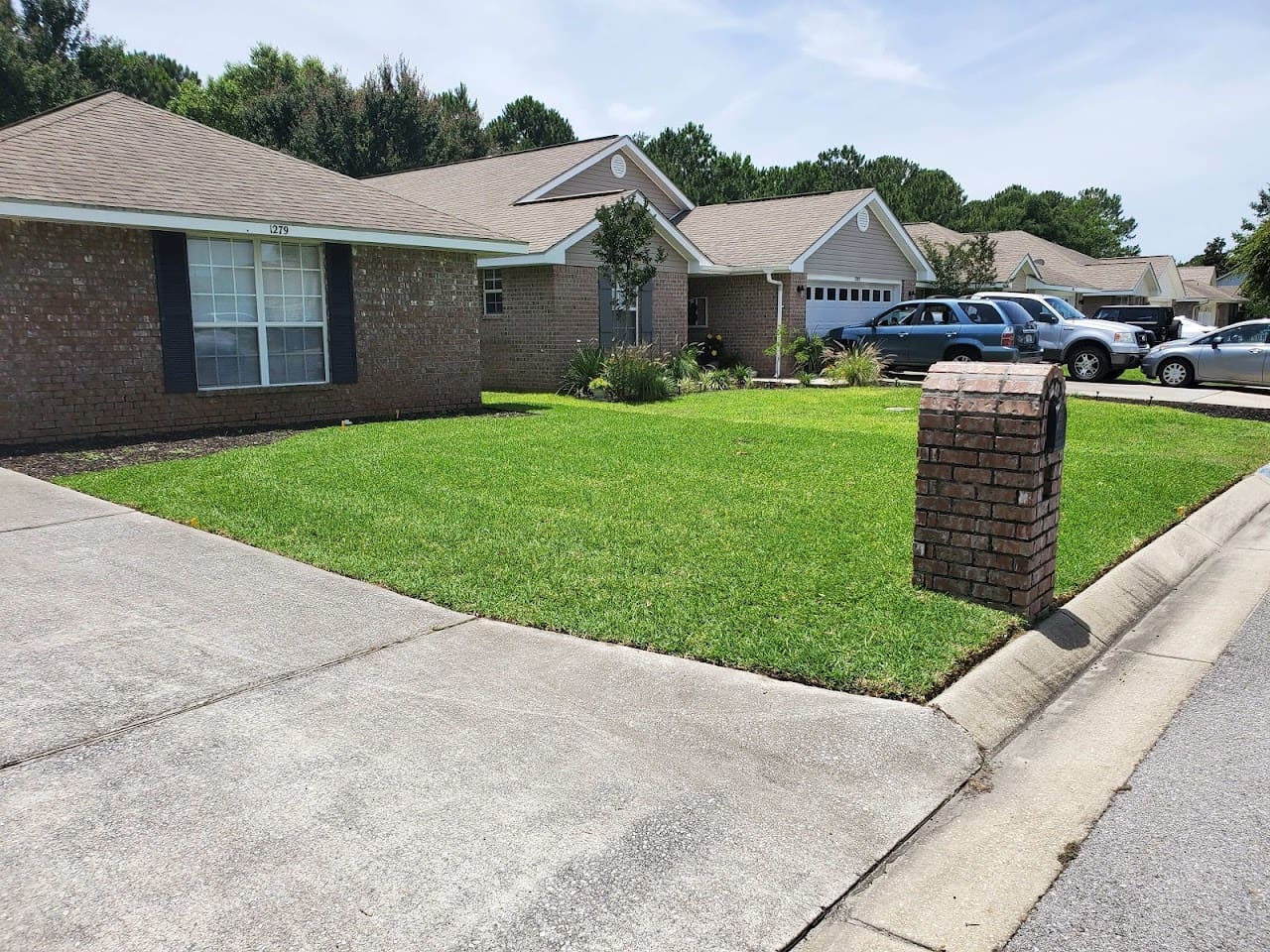 Soundside Lawn Pros LLC Lawn Care Service in Gulf Breeze Florida