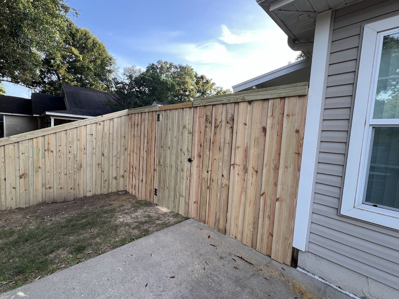 TJTK Services LLC Fence Contractor in Navarre Florida