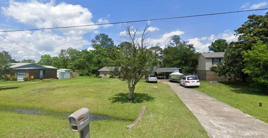 Tri Bri Lawn Maintenance Landscaper in Pensacola Florida