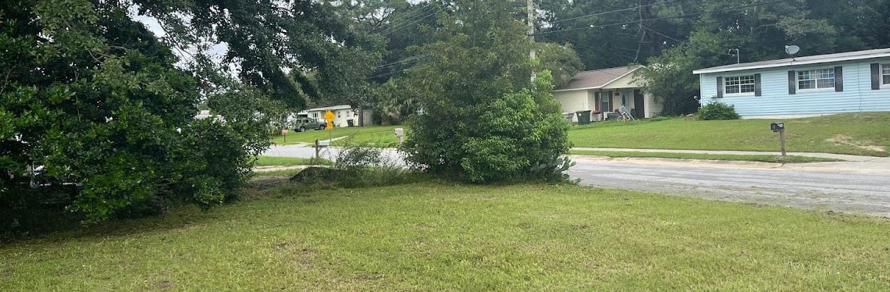 Elegant Lawncare & Maintenance LLC - Lawn Care Service in Pensacola