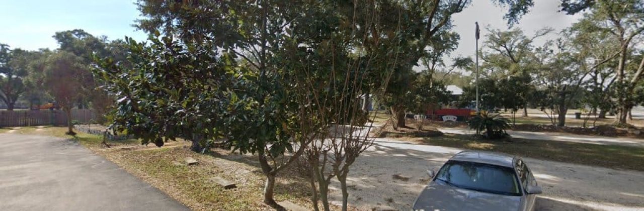 Man-I-Cure Lawn Services - Landscaper in Pensacola